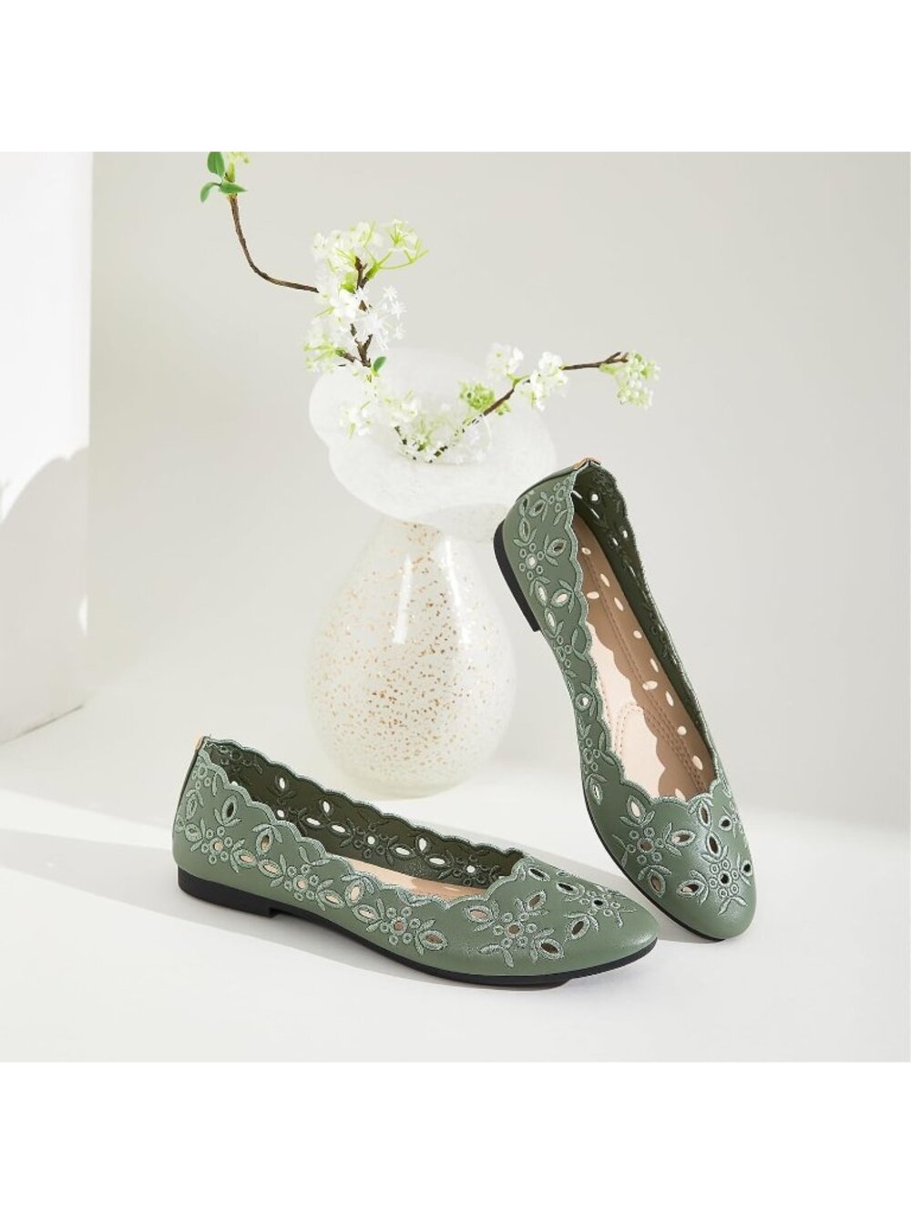 Women's Green Floral Ballet Flats Comfortable Slip On Dressy Casual Shoes - Picture 3 of 6